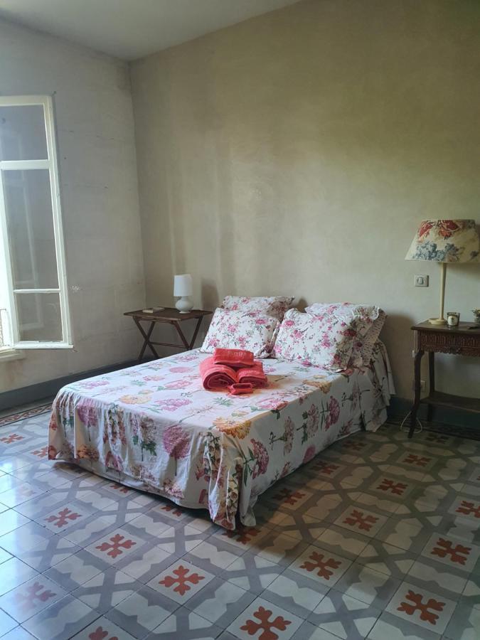 Manoir En Crau Hotel อาร์ลส์ ภายนอก รูปภาพ
