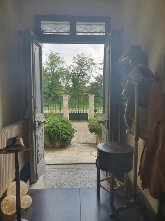 Manoir En Crau Hotel อาร์ลส์ ภายนอก รูปภาพ