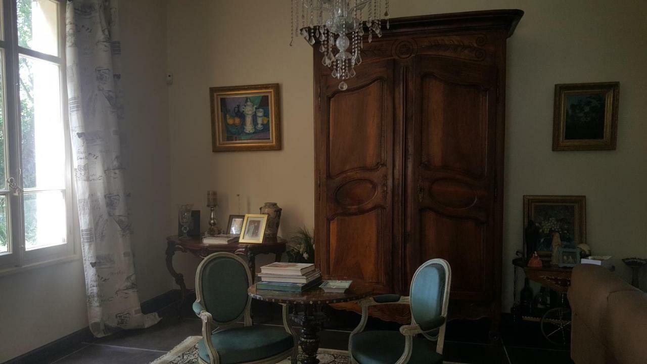 Manoir En Crau Hotel อาร์ลส์ ภายนอก รูปภาพ